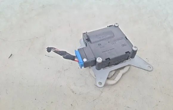 Audi A8 S8 D3 4E Air flap motor/actuator 4E0820511