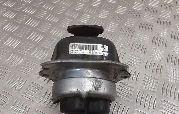 Engine mount bracket