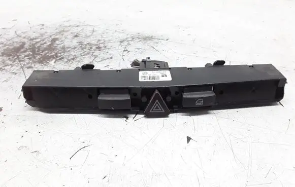 Opel Astra H Hazard light switch 13100105