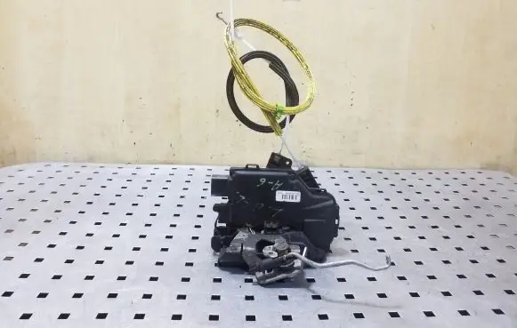 Audi A6 S6 C5 4B Rear door lock 4B0839015C