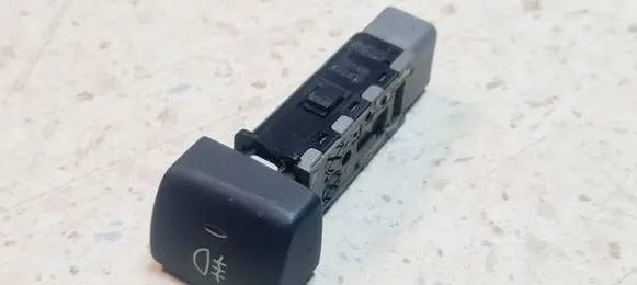 Fog light switch