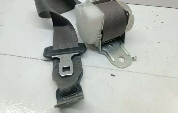 Mitsubishi Lancer VIII Rear seatbelt 7q7990 H099901 7023