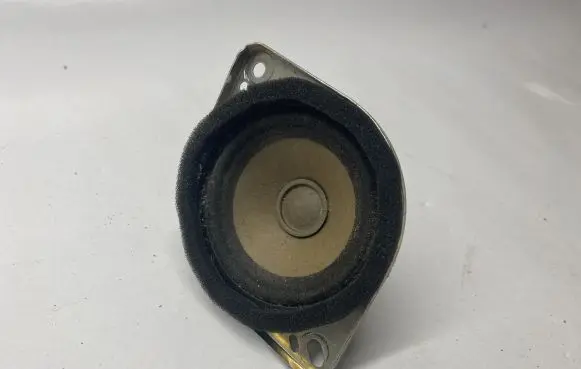 Ford Mustang VI Panel speaker FR3T18808