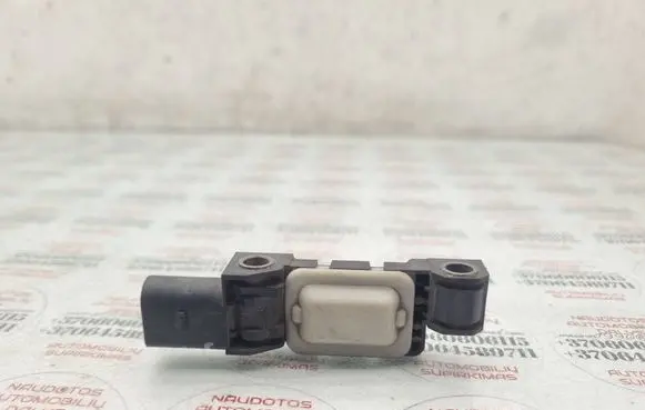 Volkswagen Touareg I Airbag deployment crash/impact sensor 7L0909606D