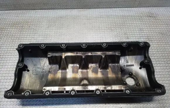 Volkswagen Transporter - Caravelle T5 Rocker cam cover 070103469