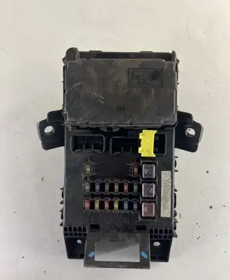 Toyota Avensis T220 Fuse module 8273005010 163444071699