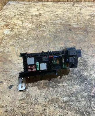 Mercedes-Benz C W204 Fuse module 168298 1670660