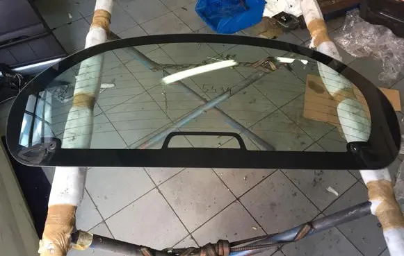 Mitsubishi Colt Opening tailgate glass 
