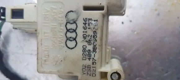 Audi A6 S6 C5 4B Fuel tank cap lock 4B9862153