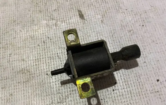 Mercedes-Benz E W210 Turbo solenoid valve a0015408697 0015408697