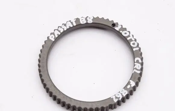 Volkswagen PASSAT B8 Crankshaft 04L103170E