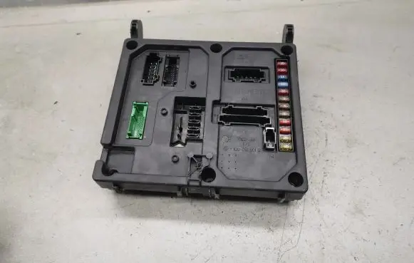 Ford Galaxy Fuse module 7M3962258AC S120042200A