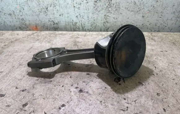 Ram 1500 Piston with connecting rod 