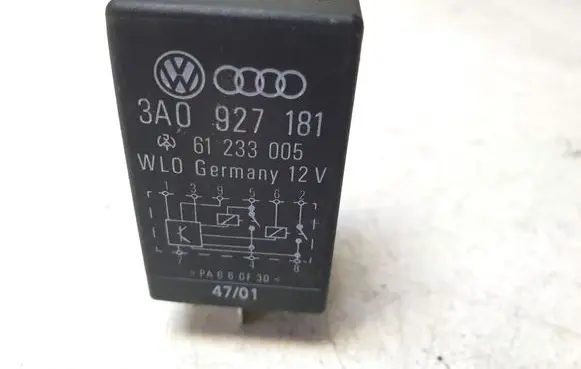 Volkswagen Golf V Glow plug pre-heat relay 3A0927181