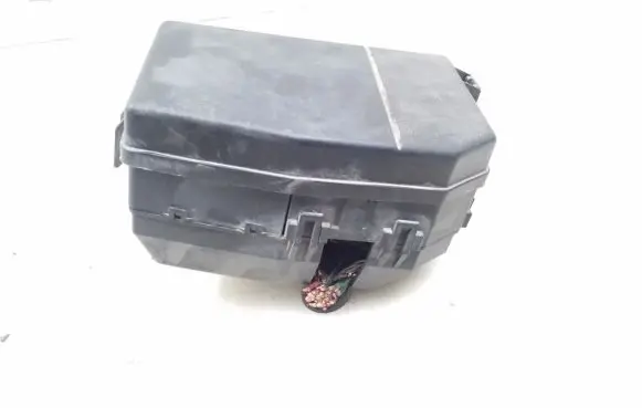 Ford Mondeo Mk III Fuse module 1S7T14A142AA