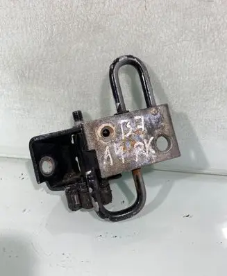 Audi A4 S4 B7 8E 8H Front door lower hinge 