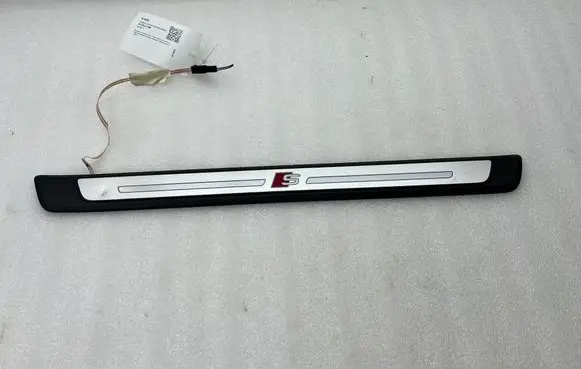 Front sill trim cover