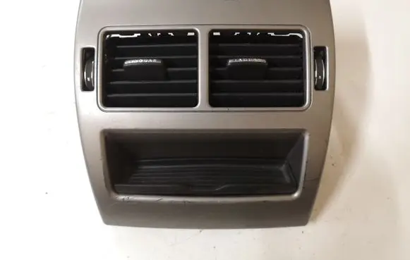 Rear air vent grill