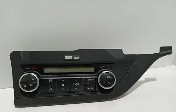 Toyota Auris E180 Climate control unit 5590002360 75F542