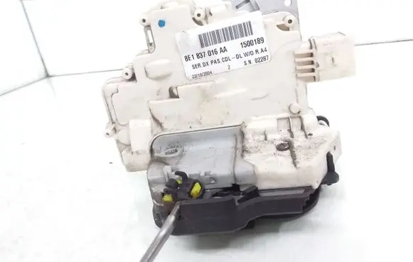 Audi A4 S4 B7 8E 8H Front door lock 8E1837016AA
