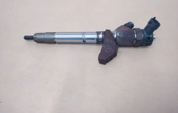 Maserati Ghibli Fuel injector 0445110523 8445161267 35062015F