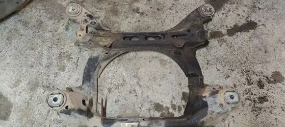 Volkswagen Touareg I Front subframe 7L0400025