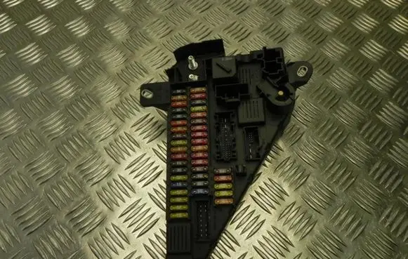 BMW 5 E60 E61 Fuse box set 9138830 K198