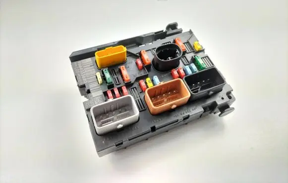 Citroen C4 I Picasso Fuse module 9664055680