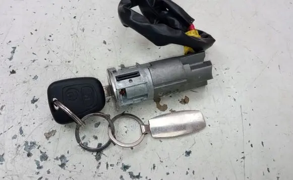 Peugeot 206 Ignition lock 96752785274