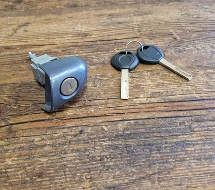 BMW 3 E46 Front door lock (next to the handle) 51217019975 7019975