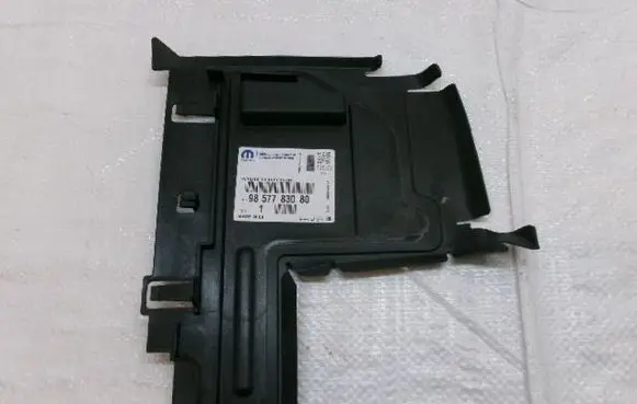 Peugeot Rifter Intercooler air guide/duct channel 9857783080