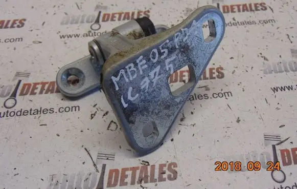 Mercedes-Benz E W211 Front door lower hinge 