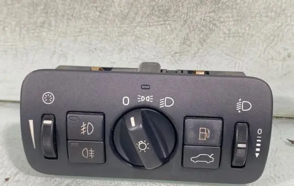 Volvo V70 Light switch 30739415 04066302