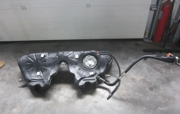 BMW 5 F10 F11 Fuel tank 7268031
