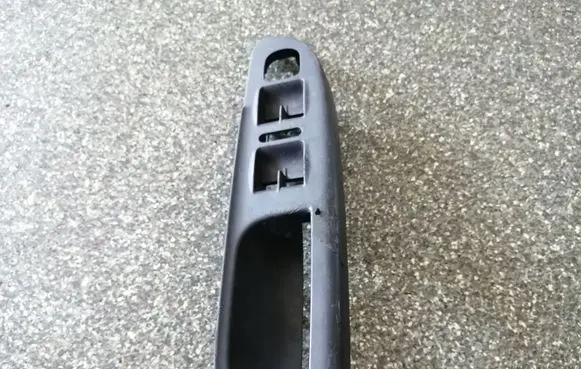 Volkswagen PASSAT B6 Front door window switch trim 3C1867171