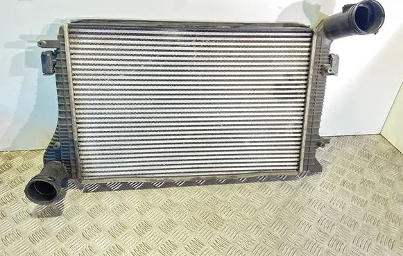 Volkswagen Caddy Intercooler radiator 1K0145927D 1K0145928D
