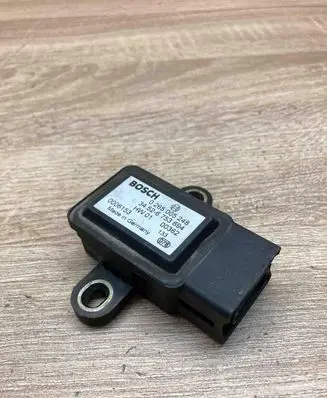BMW 5 E39 ESP acceleration yaw rate sensor 6753694 0265005248USED