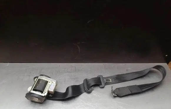 Audi A6 S6 C5 4B Front seatbelt 560571801