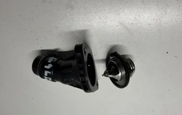 Hyundai i30 Thermostat housing 2563103800