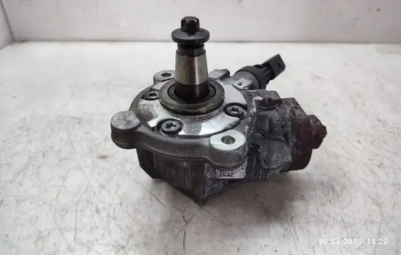 BMW X3 E83 Fuel injection high pressure pump 7797874