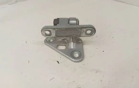 Mercedes-Benz CLS C219 Front door lower hinge 