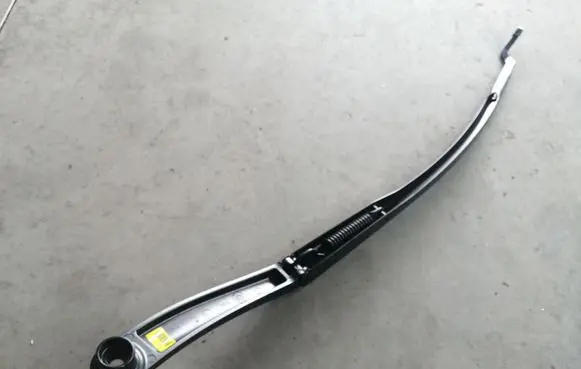 Hyundai Santa Fe Front wiper blade arm