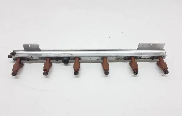 Volvo XC90 Fuel distributor 8658593