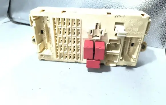 Fiat Stilo Fuse module 51715858 4C8E42G7E