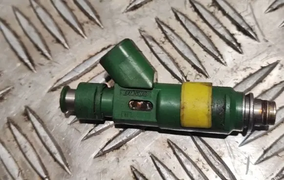 Volvo S60 Fuel injector 9470229