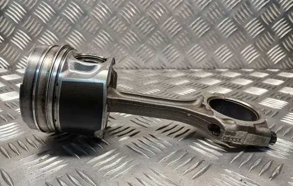 Toyota Corolla Verso AR10 Piston with connecting rod 