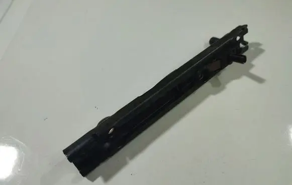 Renault Scenic I Seat belt adjustment rail 847931AL