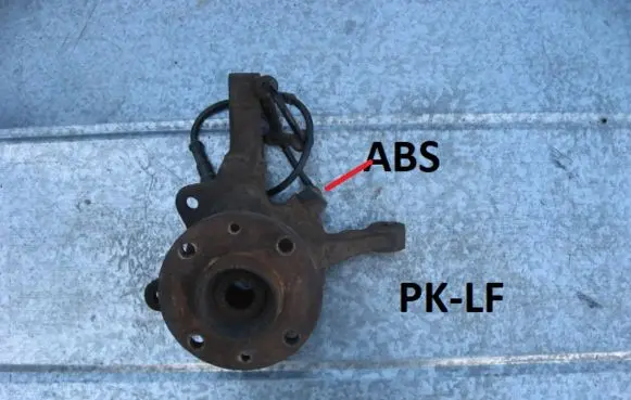 Renault Scenic I Front wheel hub spindle knuckle 07335
