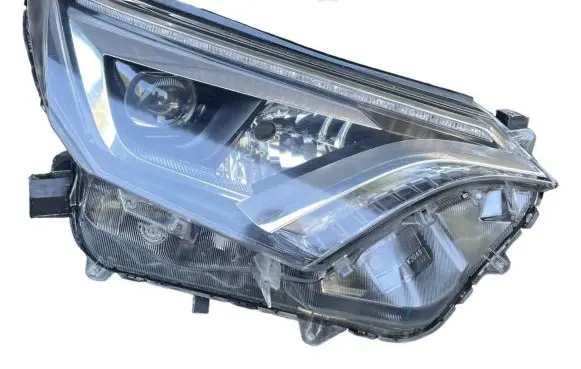 Toyota RAV 4 (XA40) Headlight/headlamp W3049