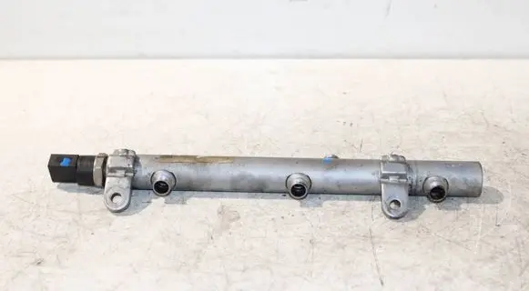 Mercedes-Benz Vito Viano W639 Fuel main line pipe A6420700095 0281002504